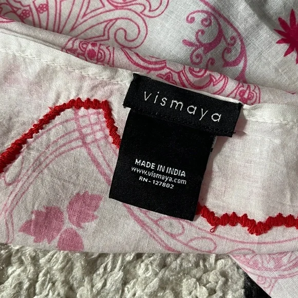 Vismaya Pink and White Bandana 20x20 - Picture 4 of 6